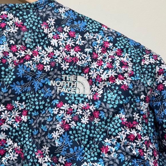 The North Face Penelope Sherpa Quilted Floral Jacket - Picture 4 of 13